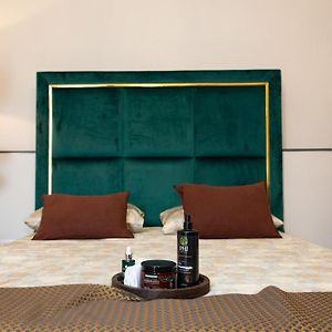 Femme Noir Boutique Apartament Fitness E Spa